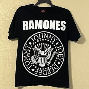 Ramones Men’s L Black w/White Band Logo Graphic Short Sleeve T-Shirt